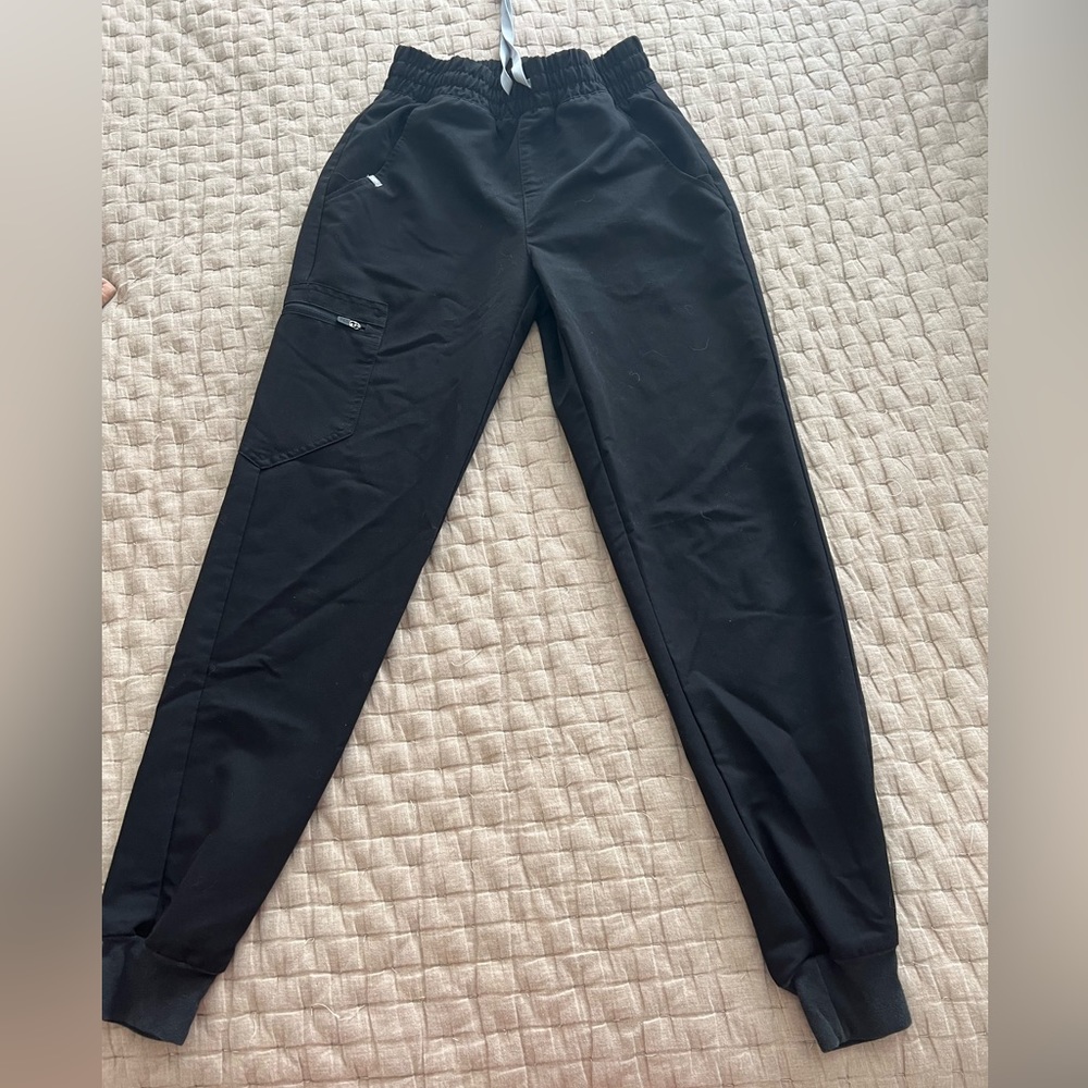 Black fig scrub pants
